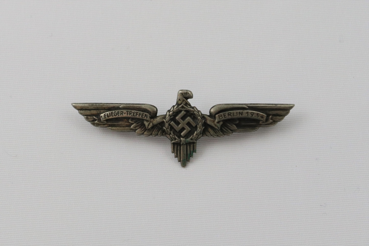 Minnenål fra flyvertreff i Berlin 1934.