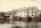 Vy mot Asklundska tobaksfabriken i Linköping. Tiden är kort efter fabrikens tillbyggnad 1891.