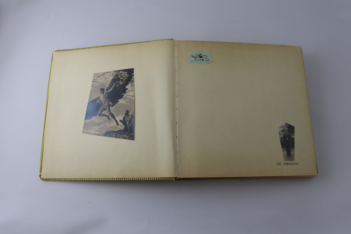 Fotoalbum med bilder og foto innlimet. Har tilhørt tysk jagerpilot Siegfried Rutschinat.