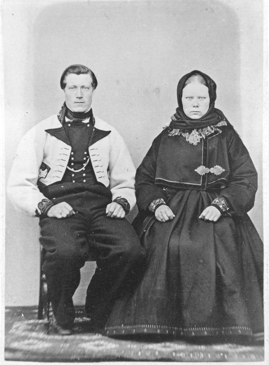 Johannes Gåra i gråkufte med kone