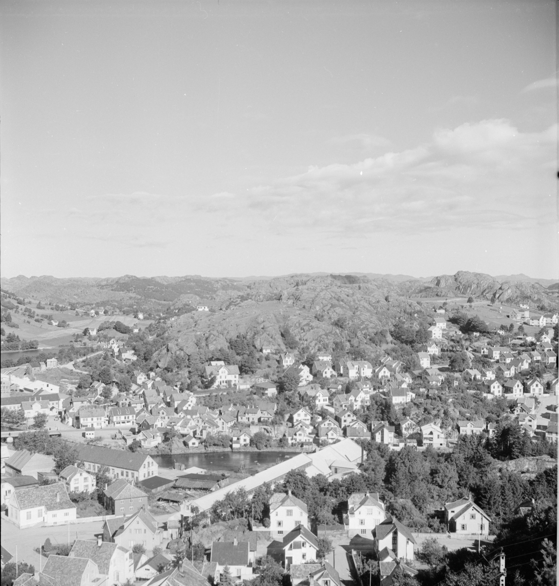 Utsikt over Egersund fra Årstadfjellet. Mosbekk plass, Damsgård, Hafsøy, Lundeåna.