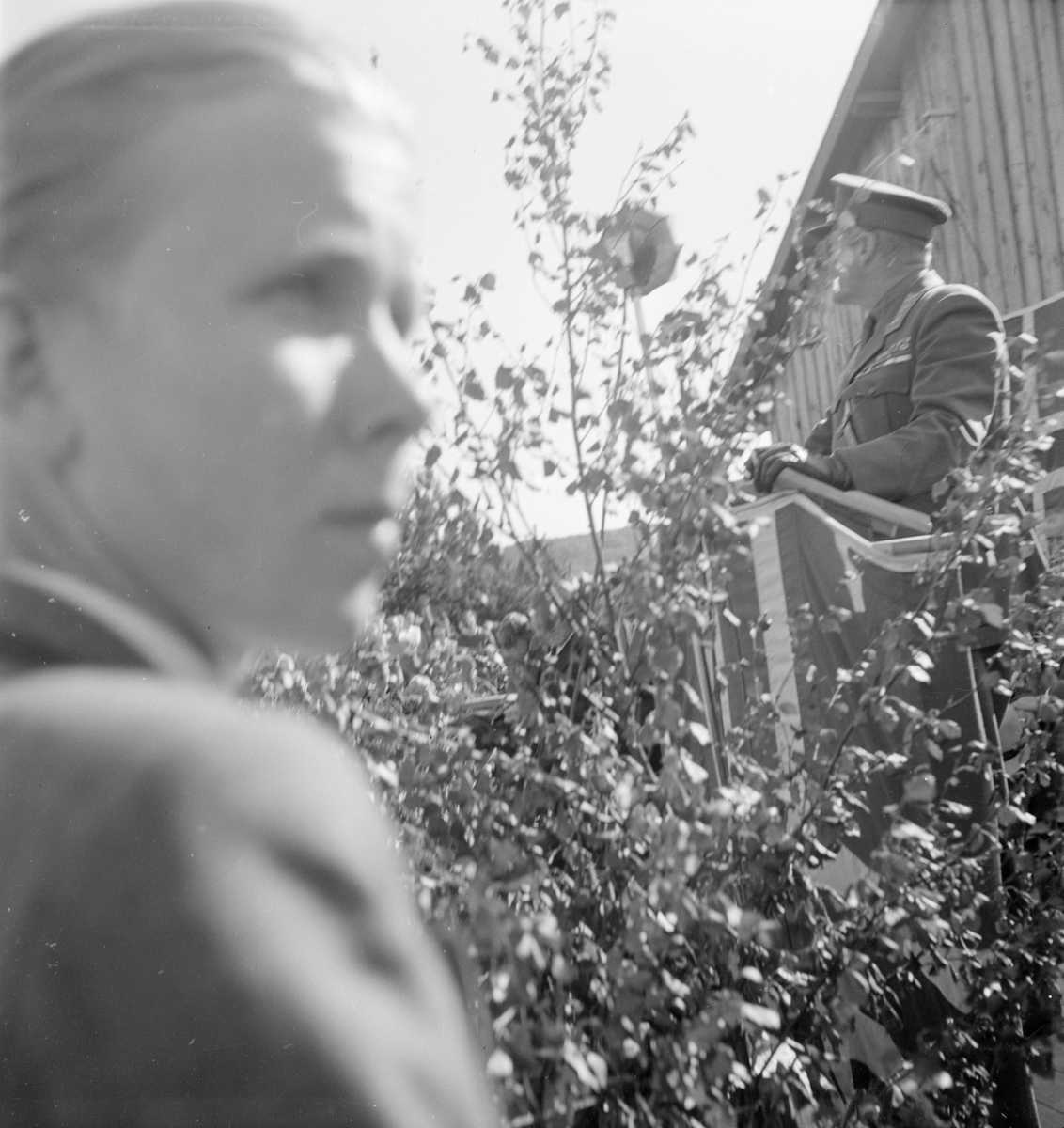 Kronprins Olav holder tale under åpning av Eigerøy bru.