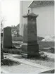 August Simsons gravsten på Käringöns kyrkogård 1924