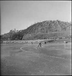 Skøyteløp på Vågen i Egersund. I bakgrunnen Hafsøystranda, H