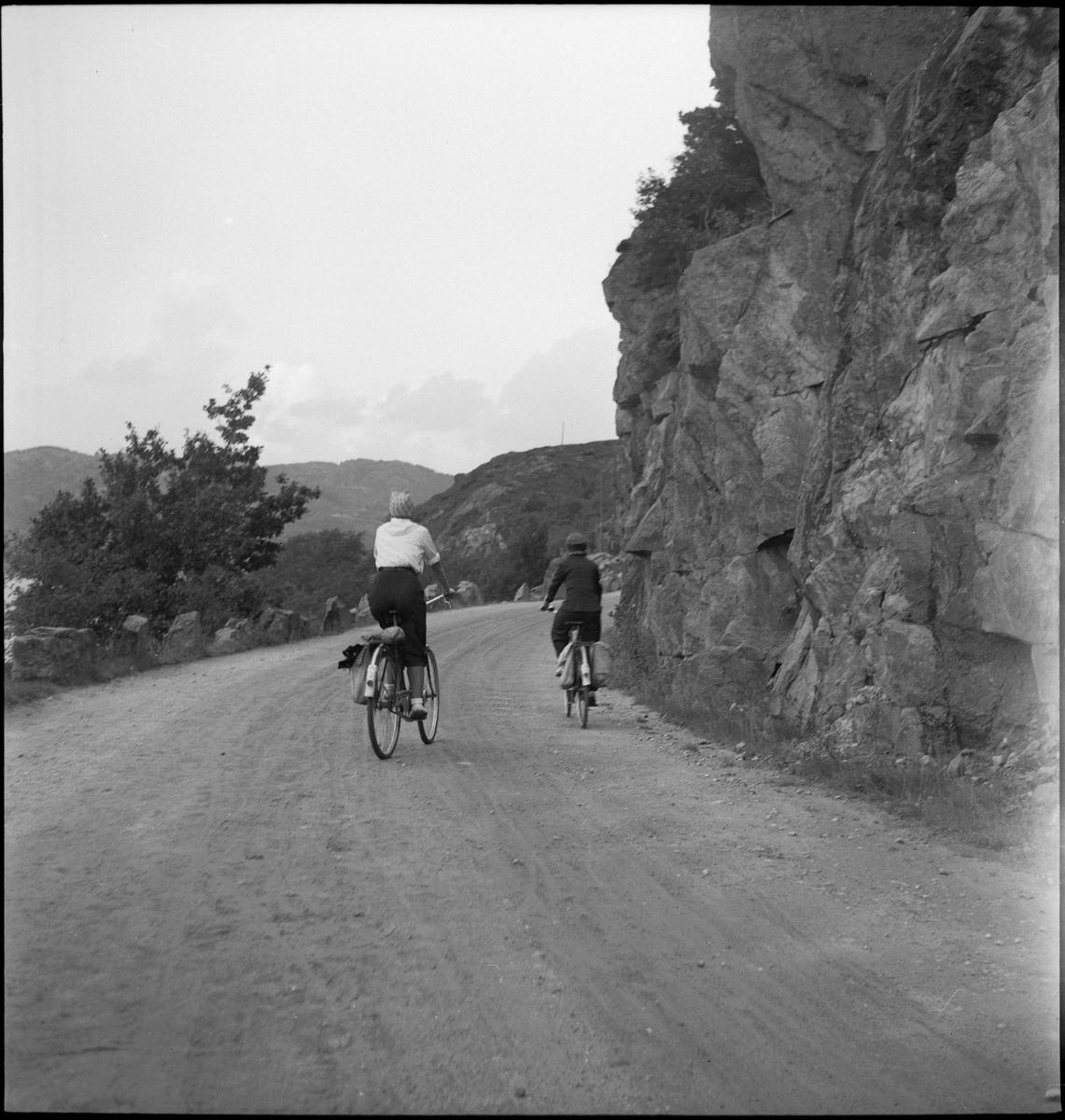 To kvinner på sykkeltur