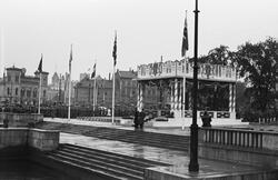 Rådhusbryggene ved kongens hjemkomst, 1945.