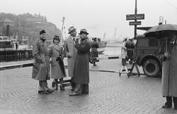 Rådhusbryggene ved kongens hjemkomst, 1945.