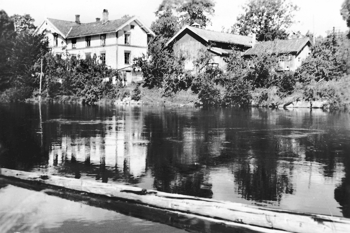 Åheim med den gamle brua