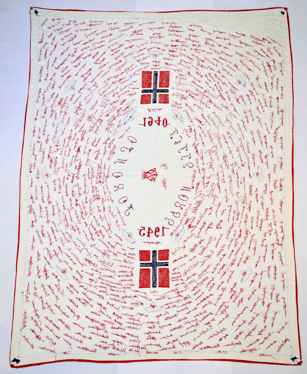 Duk som inneholder navnetrekkene til de norske guttene som ankom Little Norway, Toronto, for å bli flyvere. Duken er håndbrodert av Harriet Skogen som var sekretær til kaptein Omeyer ansvarlig for selektering av flyelevene.
Broderingen startet ved årsskifte 1940/41 og fortsatte til krigens slutt.
Duken ble gitt til Forsvarsmuseet tidlig på 1990 - tallet av kunstnerinnen.