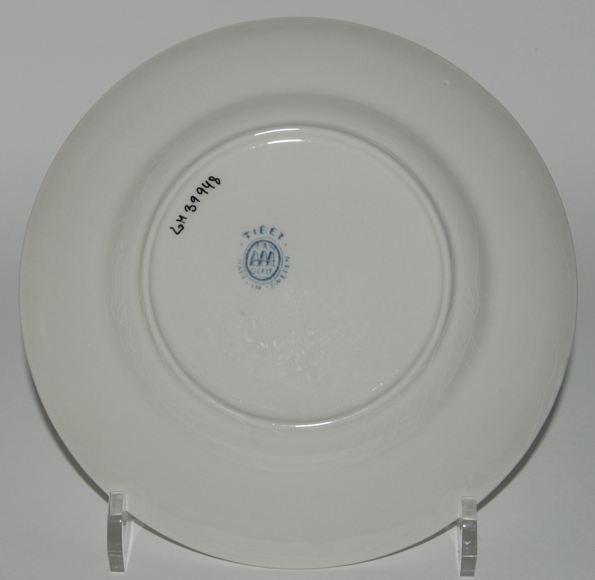 Assiett, dekor Tibet i blå nyans. Modell A. Motiv med antilop i flykt.