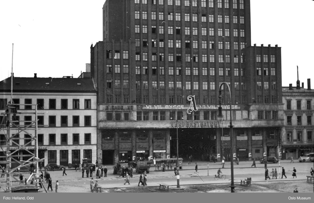 torg, kontorbygninger, Folketeaterbygningen, Verdensteatret kino, mennesker, biler