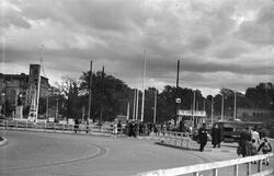 Rådhusbryggene ved kongens hjemkomst, 1945.