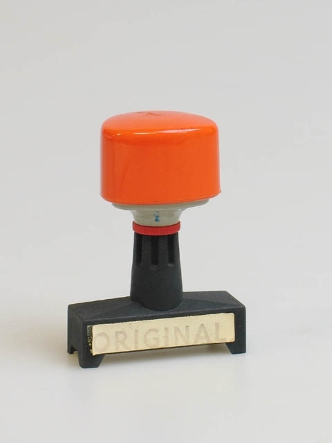 Stämpel med texten "Original". Stämpeln sitter på en stämpelsnurra LM 22631, hör ihop med LM 22626-LM 22631.