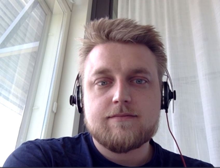 Intervjun genomfördes inom ramen för projektet ”Digitala innovationer i skuggan av Corona”. Den gjordes via den digitala videomötestjänsten Skype. Intervjuledare är Tekniska museets intendent Peter Du Rietz.
Transkriberingen är utförd av Rappa tag och har sedan redigerats av Peter Du Rietz.