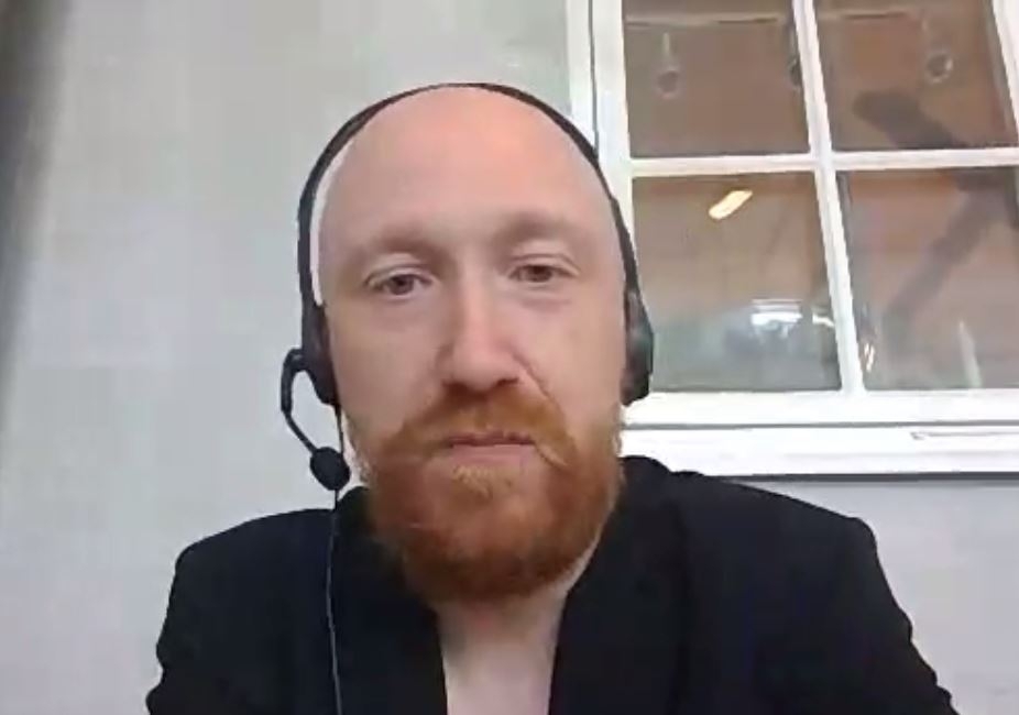 Intervjun genomfördes den 2 juni 2020 genom videokonferenssystemet Zoom och leddes av Tekniska museets intendent Peter Du Rietz i Stockholm. Gunnar Cedersund deltog från en servering i Linköping och Julia Bengtsson från New York.
Intervjun ingår i projektet "Digitala innovationer i skuggan av Corona".
Bitvis är uppkopplingen från framför allt Gunnar Cedersund bristfällig och inspelningen hackar av och till vilket ibland gör det svårt att höra vad som sägs. 
Transkriberingen är utförd av företaget Rappa tag och redigerad av Peter Du Rietz.