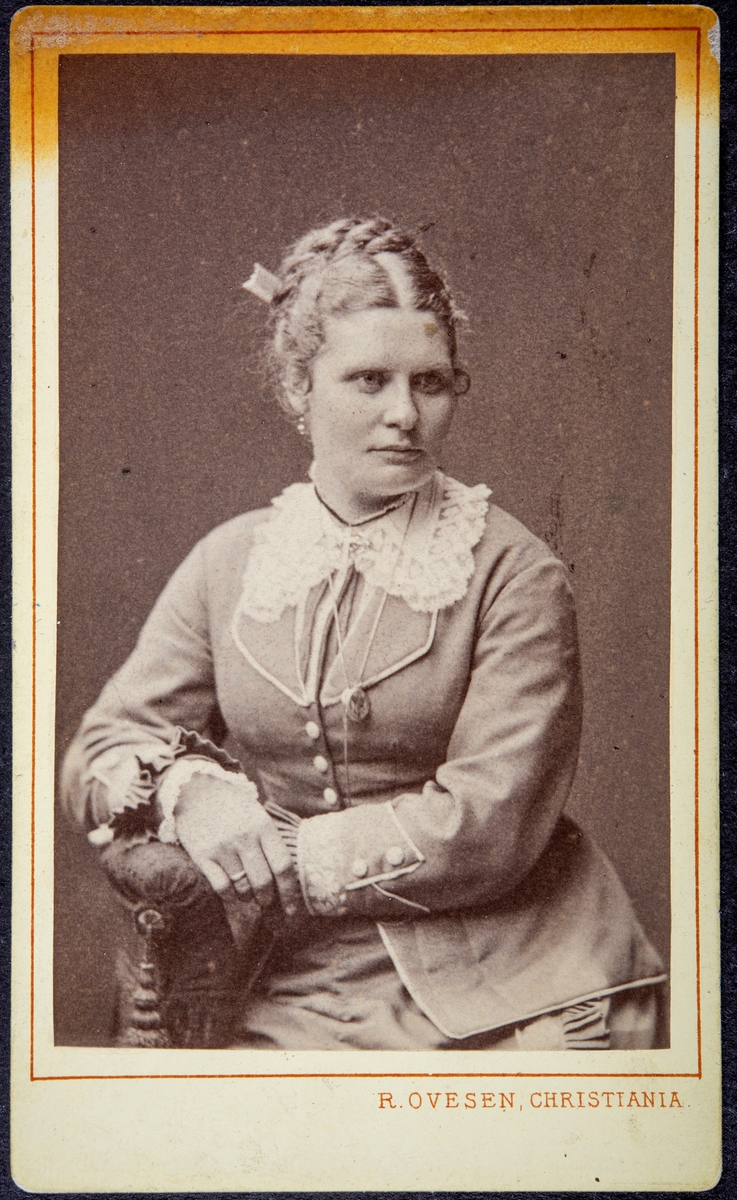 Portrett, Julie Smestad, født Simenstad. Død 1879. Andreas Smestads første kone