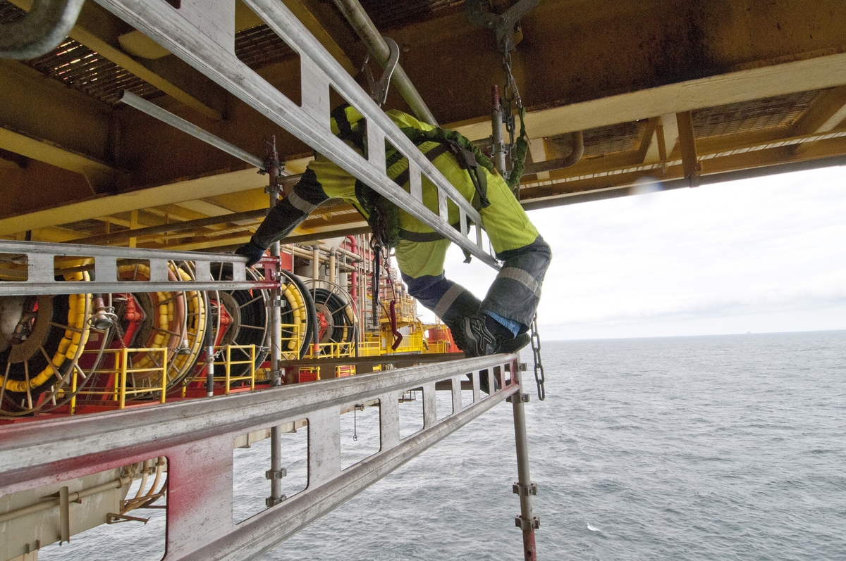 Stillasbygger i arbeid på Statfjord A.