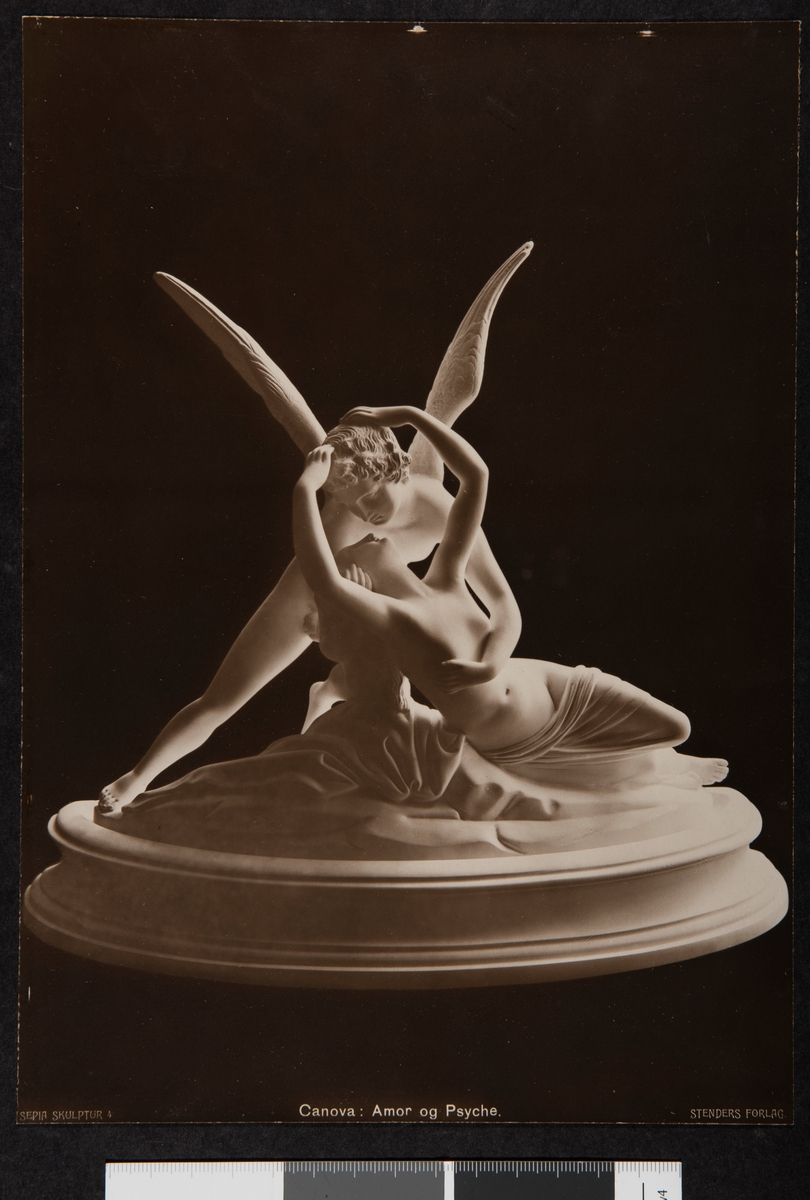 Skulptur av Amor og Psyche.
