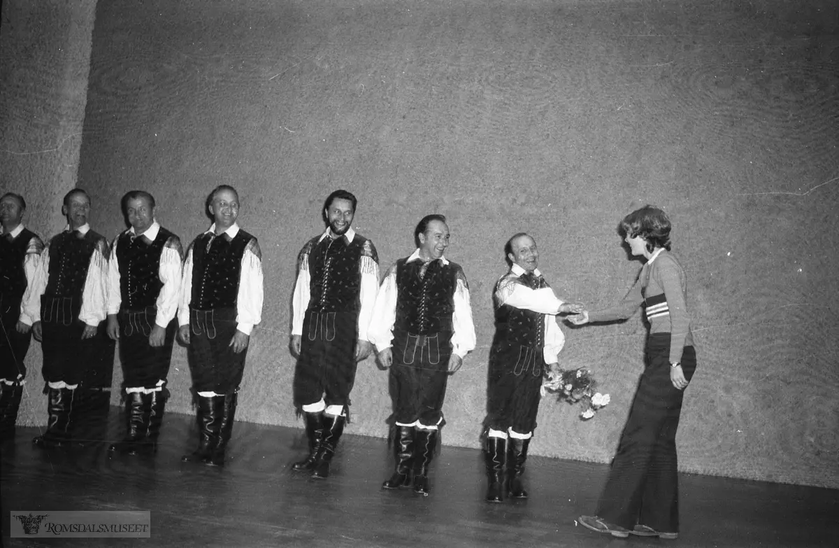 "september-oktober 1972"."oktober etc".Den slovenske oktett.