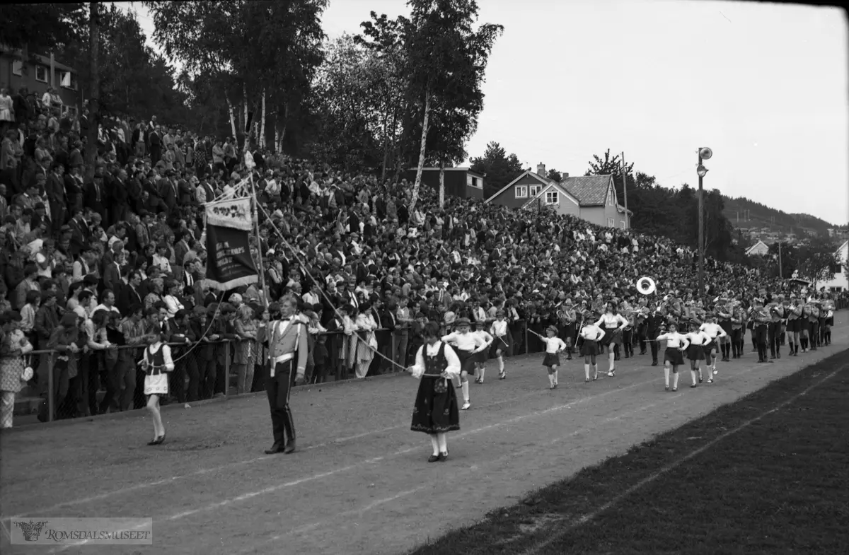 "Den 31.05.1971"."Kvamkorpset speler på fotballkamp Molde-Skeid"