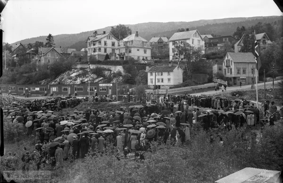 Den første gudstjeneste i Molde etter krigen, 17.05.1945. ."Frigjøring 1945".