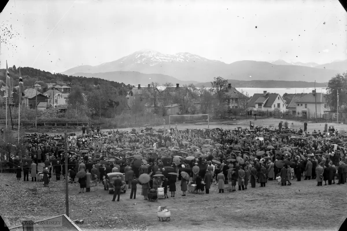 "Fra innvielse av kirketomta eller fra freden i 1945".