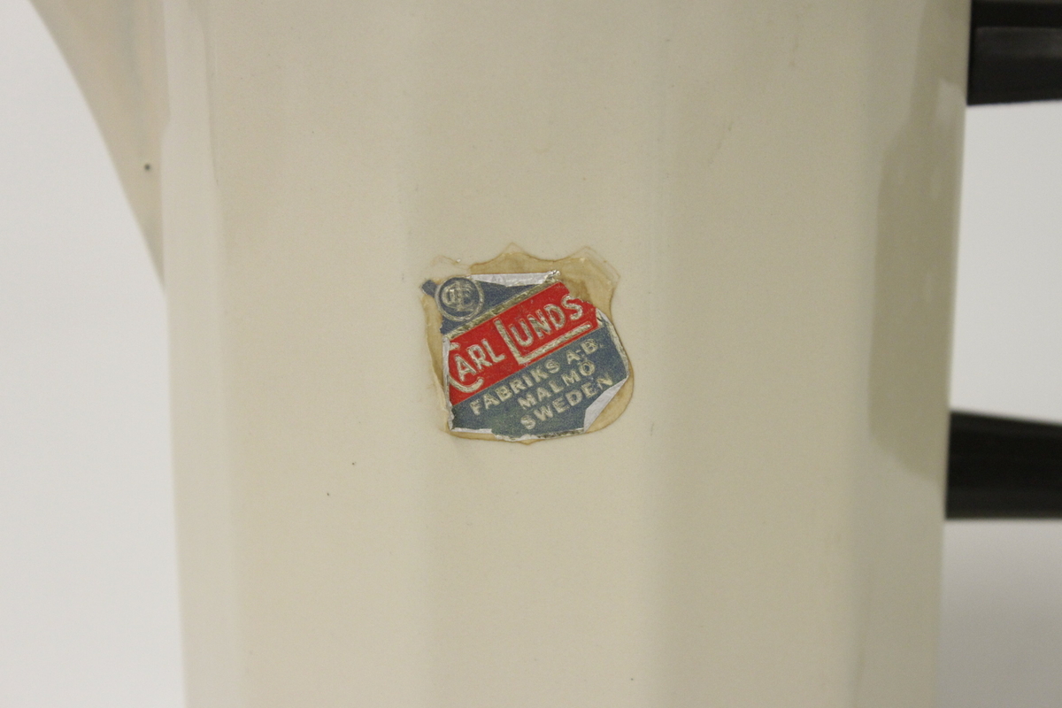 Emaljerad kaffepanna beige med insats för tygfilter.
