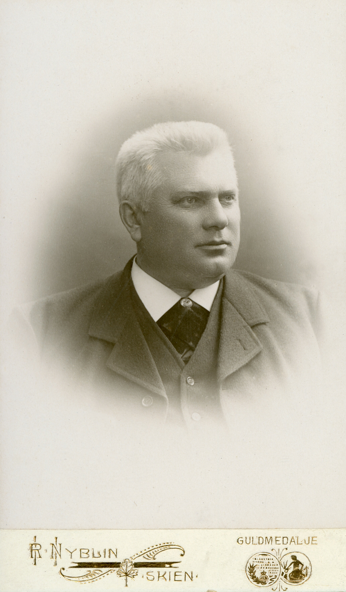 Visittkortfoto av Halvor Borgen