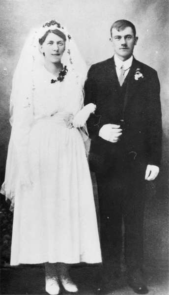 Brudebilde av Laurits Karolius Olsen og hustru Berta Arntine Berntsen