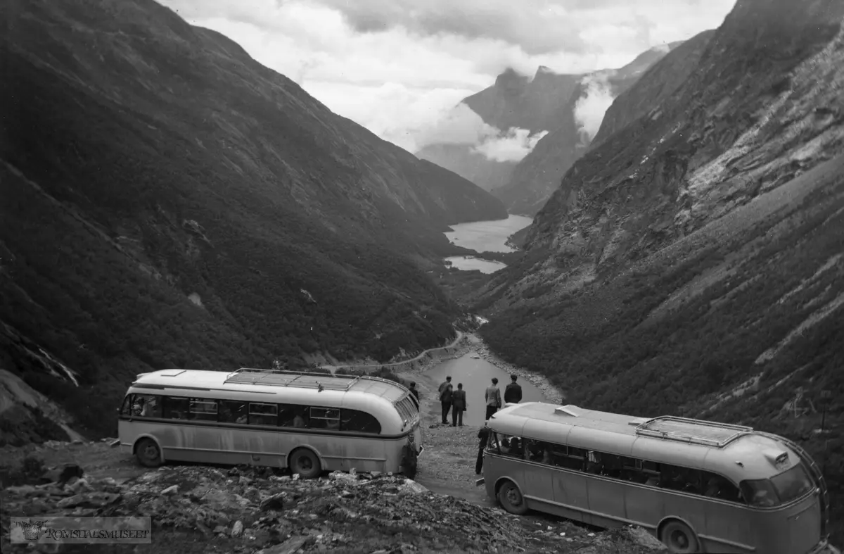 "Aursjøturen 1954 mm"..Nærmest Sandvatnet, så Litlvatnet og Dalavatnet lengst borte.