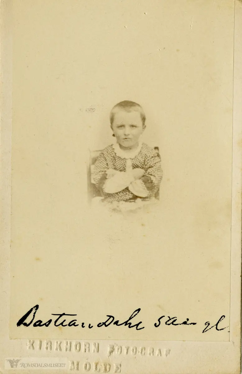 Bastian Dahl 5 år gammel..(Et veldig tidlig bilde, tatt allerede i 1856).(Muligens bare repro fra Kirkhorn)