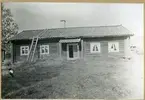 Västerfärnebo sn, Sala kn, Norr Gerdsbo.
Manbyggnad av parstugutyp. 1916.