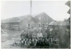 Västerfärnebo sn, Sala kn, Sörhörende.
Arbetslag vid Hörnsjöfors tegelbruk i Västerfärnebo, 1927.