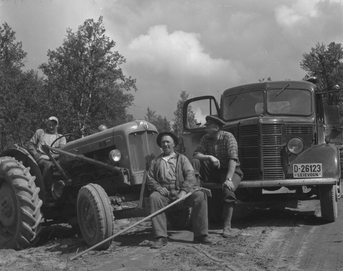 Tolga, Rausjødalen, Bil, Traktor, Vei, Rive