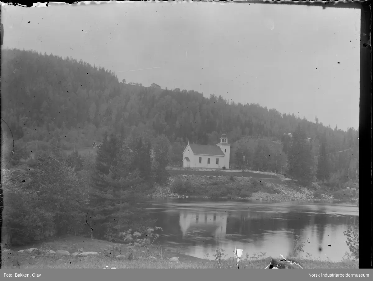 Gransherad kirke sett fra Bakkehølen.