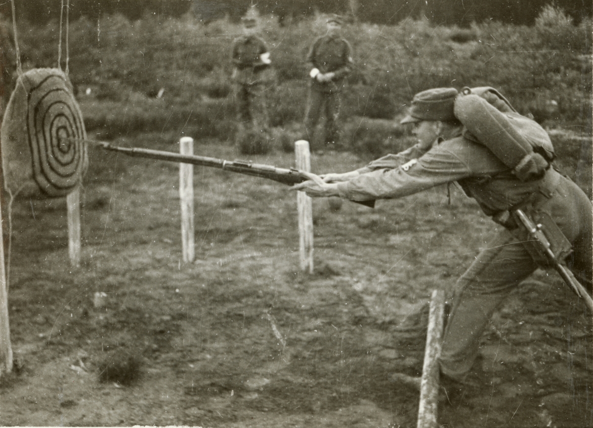 Text i fotoalbum: "Militärkampen".