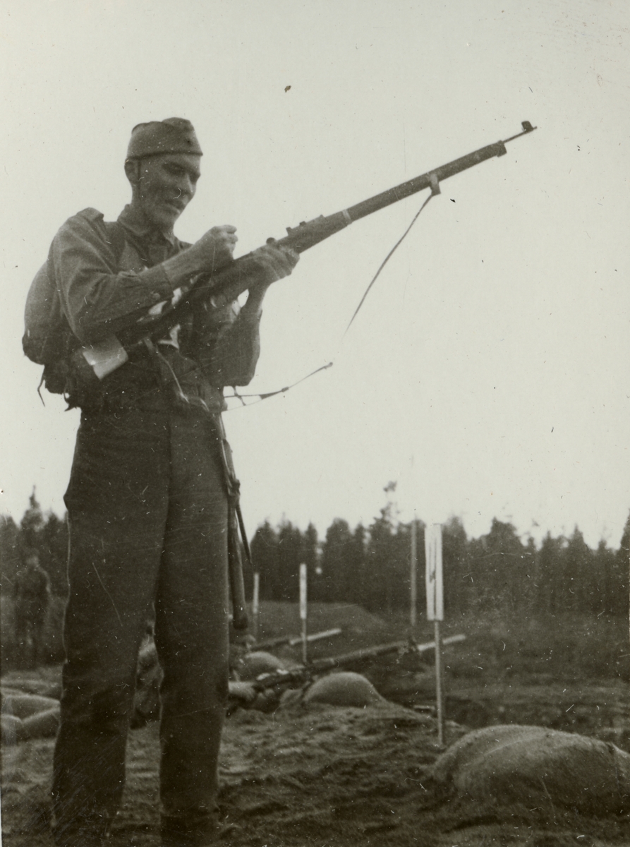 Text i fotoalbum: "Militärkampen".