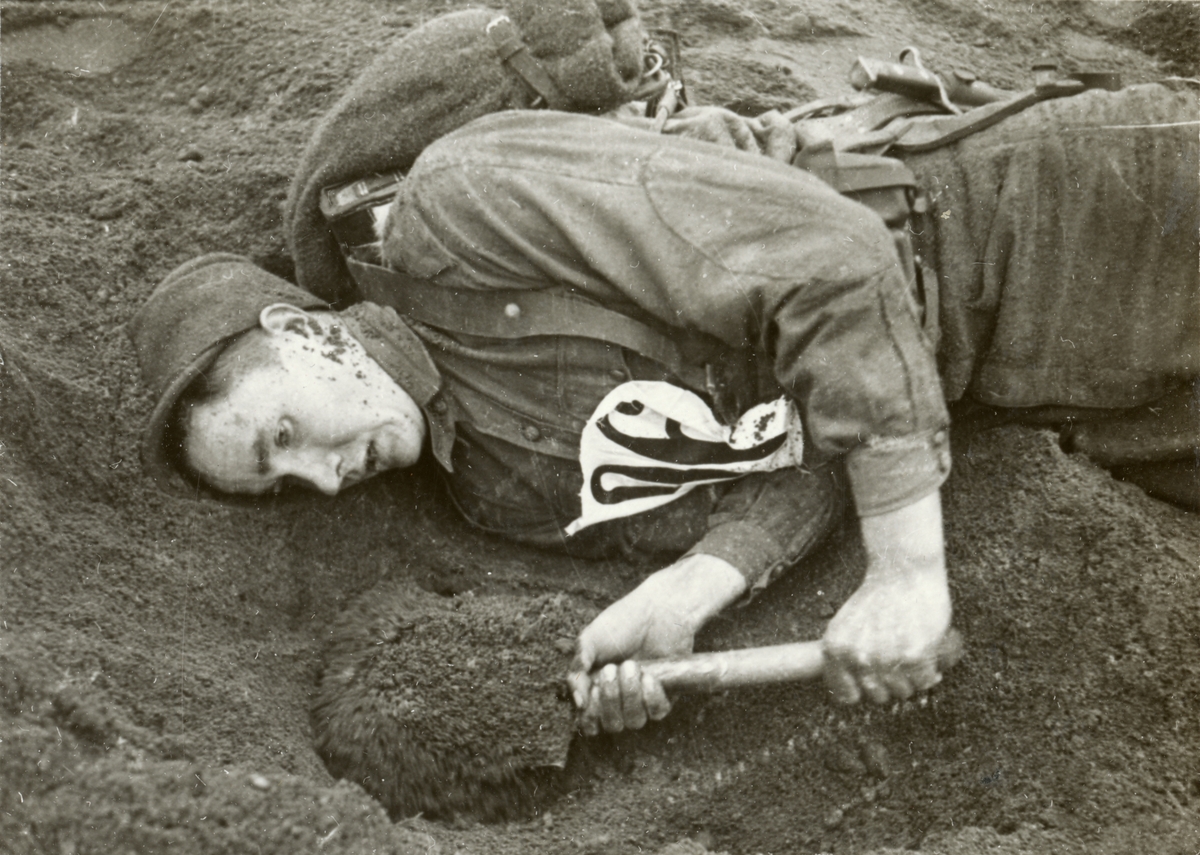 Text i fotoalbum: "Militärkampen".
