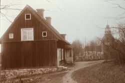 Text i fotoalbum: "Gamla Falkenärsbostället å Karlbergs kung