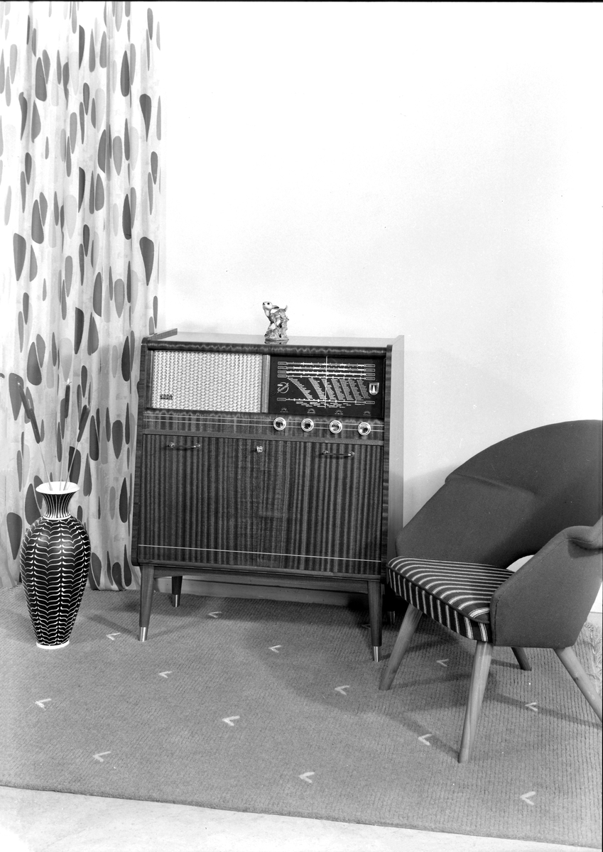 Radiokabinett fra Edda Radiofabrikk
