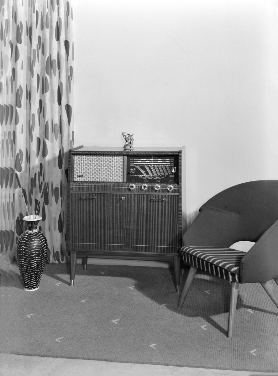 Radiokabinett fra Edda Radiofabrikk