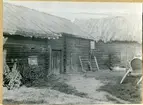 Västerfärnebo sn, Sala kn, Smedbacken.
Ladugård och loge.