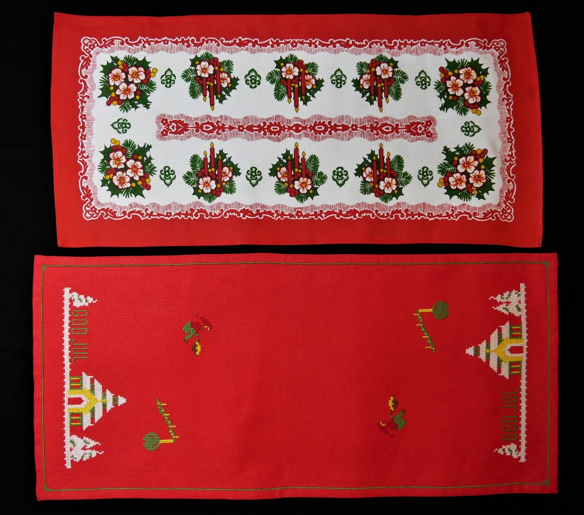 33 juledukar/ løparar/ brikker i ulike storleikar og utforming. Nokre av dei er brodert for hand, og nokre er maskinelt produserte. 6 stjerneforma brikker, 7 runde brikker, 2 kvadratiske brikker, 3 rektangulære brikker, 3 ovale løparar, 8 rektangulære løparar, 4 større dukar.