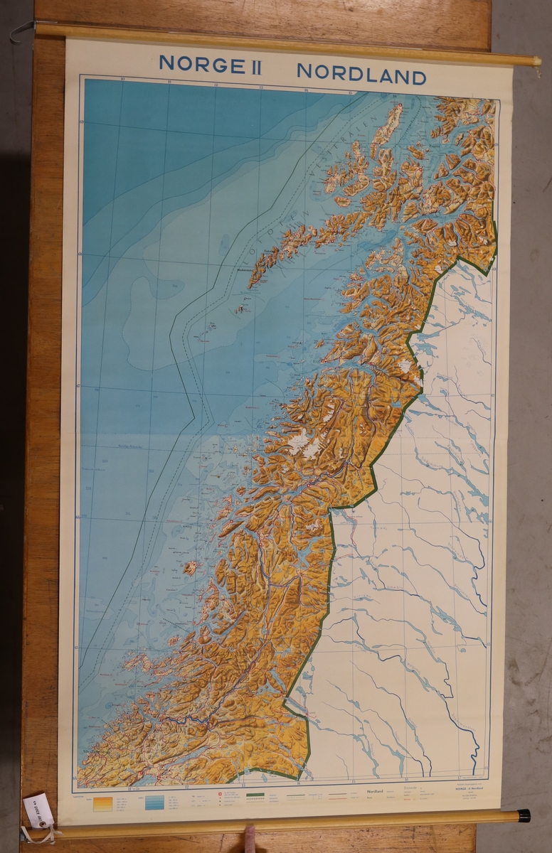 Form: Ulike størrelser rullet på treruller til dels m/metall i endene.