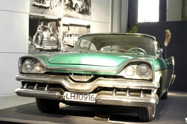 BIl stilt ut på Norsk vegmuseum