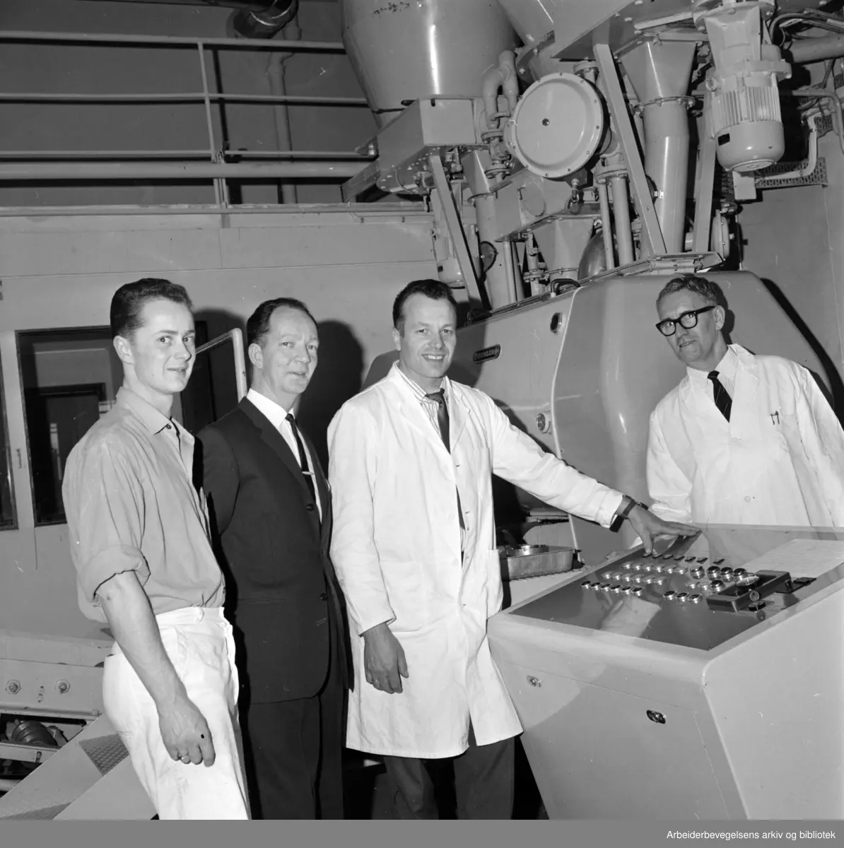 Asola sjokoladefabrikk, Vestby, mars 1966.