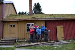 Legging av torvtak. Oddentunet