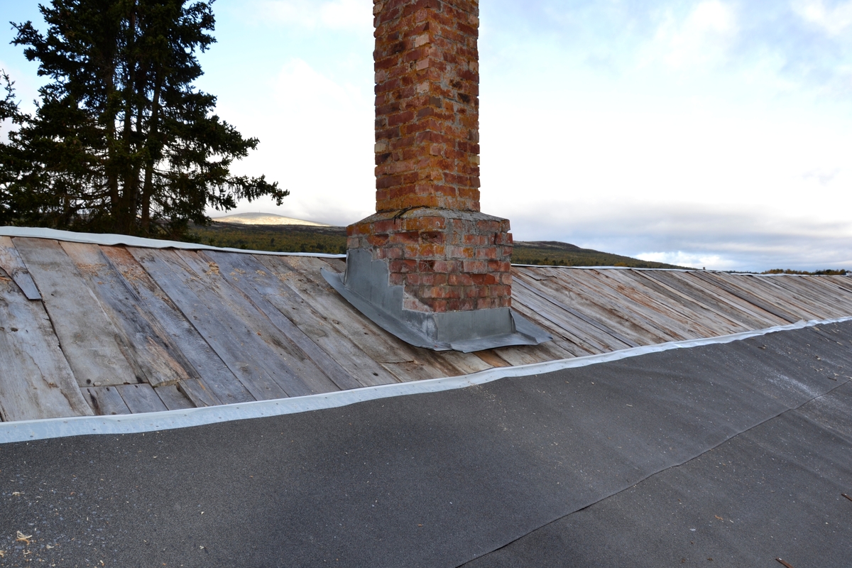 Legging av torvtak. Oddentunet