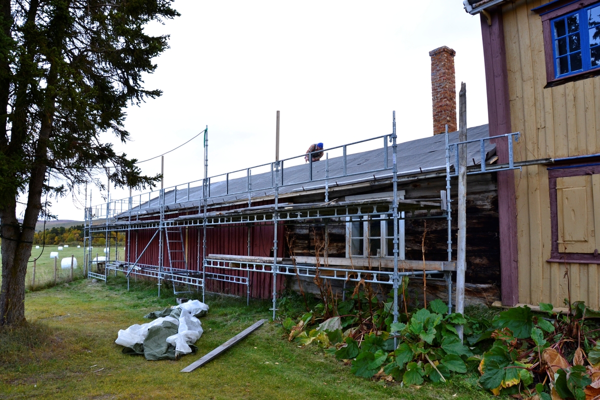 Legging av torvtak. Oddentunet