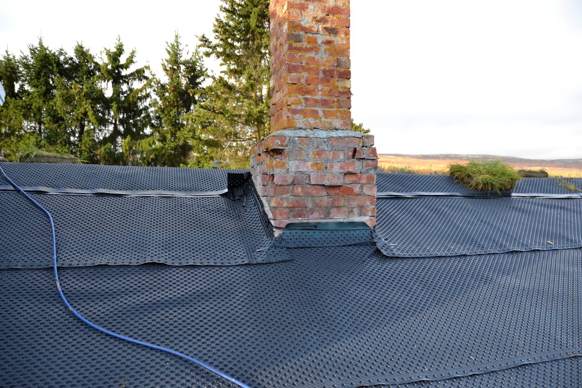 Legging av torvtak. Oddentunet